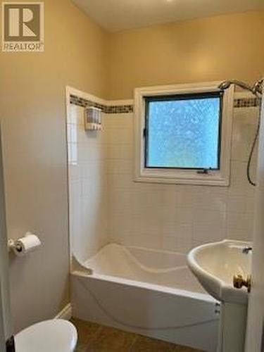 28 Road De Lux Road, St. John'S, NL - Indoor Photo Showing Bathroom