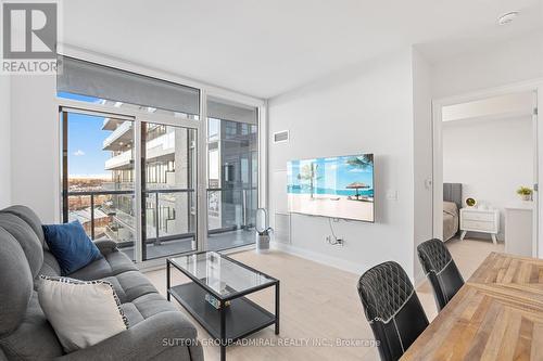 808 - 10 Gatineau Drive, Vaughan, ON - Indoor Photo Showing Living Room