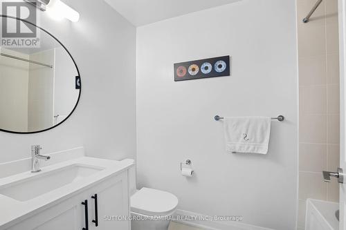 808 - 10 Gatineau Drive, Vaughan, ON - Indoor Photo Showing Bathroom