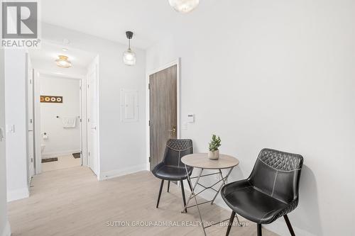 808 - 10 Gatineau Drive, Vaughan, ON - Indoor Photo Showing Dining Room