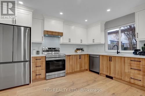 1125 Venus Crescent, Oshawa (Lakeview), ON - Indoor Photo Showing Kitchen With Stainless Steel Kitchen