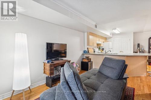 401 - 429 Somerset Street W, Ottawa, ON - Indoor Photo Showing Living Room