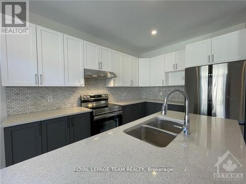 51 Eramosa Crescent, Ottawa, ON - Indoor Photo Showing Kitchen With Double Sink With Upgraded Kitchen