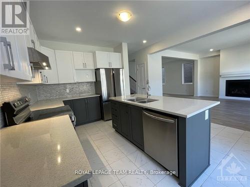 51 Eramosa Crescent, Ottawa, ON - Indoor Photo Showing Kitchen With Double Sink With Upgraded Kitchen