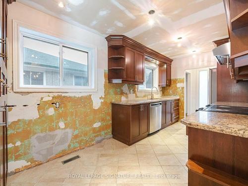 23 Gardentree St, Toronto, ON - Indoor Photo Showing Kitchen