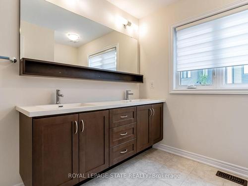 27 Waterview Lane, Grimsby, ON - Indoor Photo Showing Bathroom