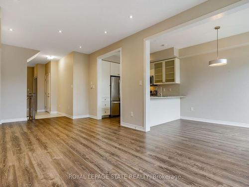 27 Waterview Lane, Grimsby, ON - Indoor Photo Showing Kitchen