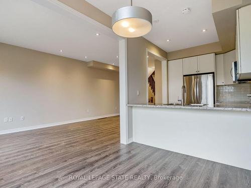 27 Waterview Lane, Grimsby, ON - Indoor Photo Showing Kitchen