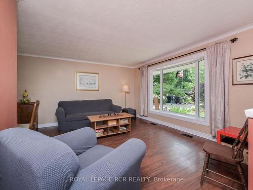 108 Boyne Cres, New Tecumseth, ON - Indoor Photo Showing Living Room