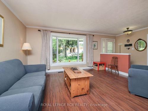 108 Boyne Cres, New Tecumseth, ON - Indoor Photo Showing Living Room