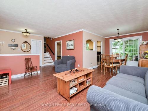 108 Boyne Cres, New Tecumseth, ON - Indoor Photo Showing Living Room