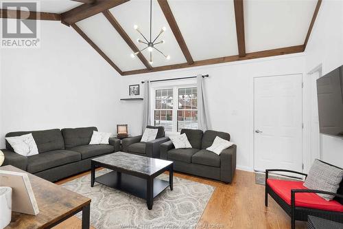 1196 Curry, Windsor, ON - Indoor Photo Showing Living Room