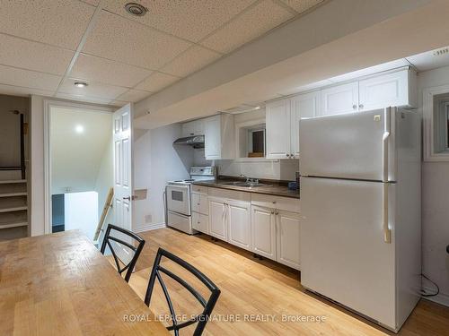 Bsmt-454 Fendalton St, Mississauga, ON - Indoor Photo Showing Kitchen