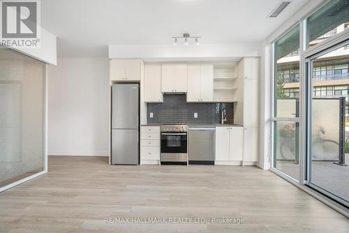 118 - 50 George Butchart Drive, Toronto, ON - Indoor Photo Showing Kitchen