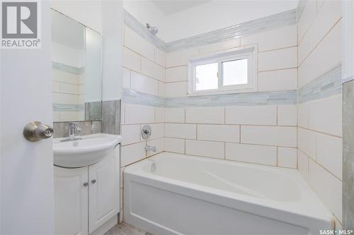 1617 19Th Street W, Saskatoon, SK - Indoor Photo Showing Bathroom