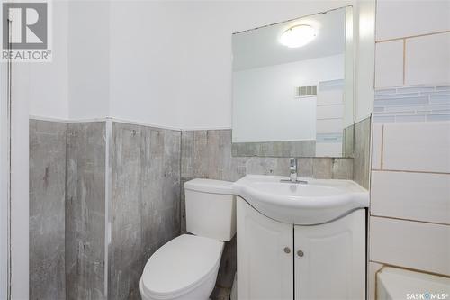 1617 19Th Street W, Saskatoon, SK - Indoor Photo Showing Bathroom