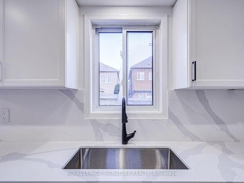 2302 Seton Cres, Burlington, ON - Indoor Photo Showing Kitchen