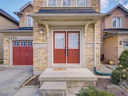 2302 Seton Cres  Burlington, ON L7L 6Y7