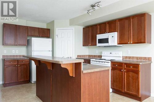 1, 240 Laffont Way, Fort Mcmurray, AB - Indoor Photo Showing Kitchen