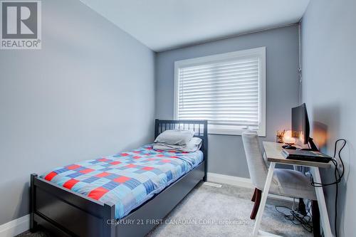 147 Willow Ridge Road, Middlesex Centre (Ilderton), ON - Indoor Photo Showing Bedroom