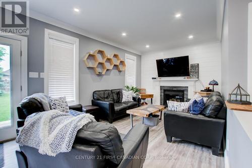 147 Willow Ridge Road, Middlesex Centre (Ilderton), ON - Indoor Photo Showing Living Room With Fireplace