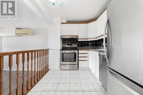 2208 - 1171 Ambleside Drive, Ottawa, ON - Indoor Photo Showing Kitchen