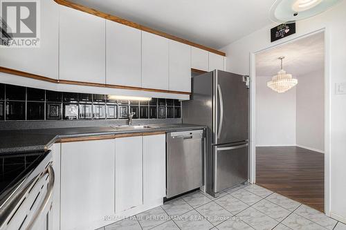 2208 - 1171 Ambleside Drive, Ottawa, ON - Indoor Photo Showing Kitchen