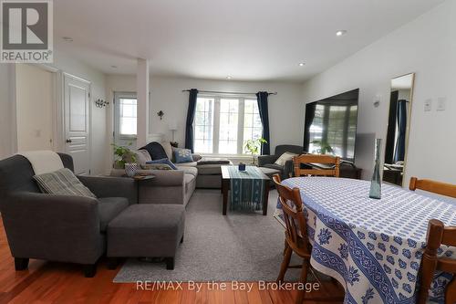 27 50Th Street N, Wasaga Beach, ON - Indoor Photo Showing Living Room