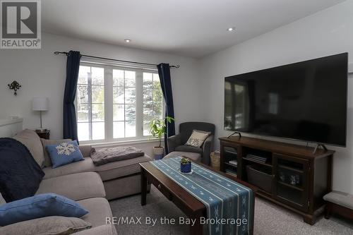 27 50Th Street N, Wasaga Beach, ON - Indoor Photo Showing Living Room