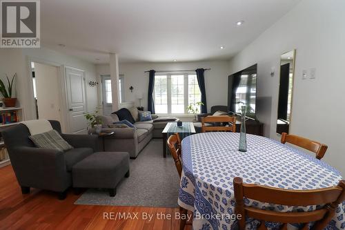 27 50Th Street N, Wasaga Beach, ON - Indoor Photo Showing Living Room