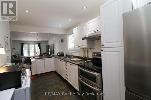 27 50Th Street N, Wasaga Beach, ON - Indoor Photo Showing Kitchen