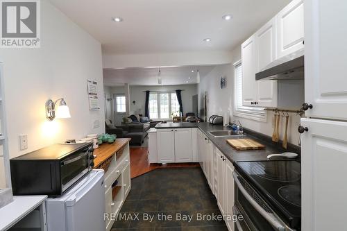 27 50Th Street N, Wasaga Beach, ON - Indoor Photo Showing Kitchen With Double Sink