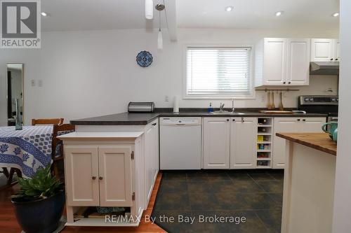 27 50Th Street N, Wasaga Beach, ON - Indoor Photo Showing Kitchen