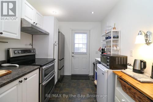 27 50Th Street N, Wasaga Beach, ON - Indoor Photo Showing Kitchen