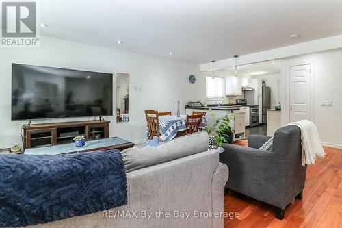 27 50Th Street N, Wasaga Beach, ON - Indoor Photo Showing Living Room