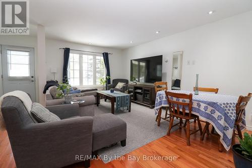 27 50Th Street N, Wasaga Beach, ON - Indoor Photo Showing Living Room