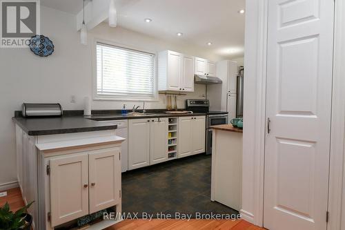 27 50Th Street N, Wasaga Beach, ON - Indoor Photo Showing Kitchen