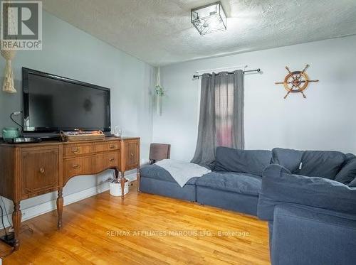 301 Belmont Street, Cornwall, ON - Indoor Photo Showing Living Room