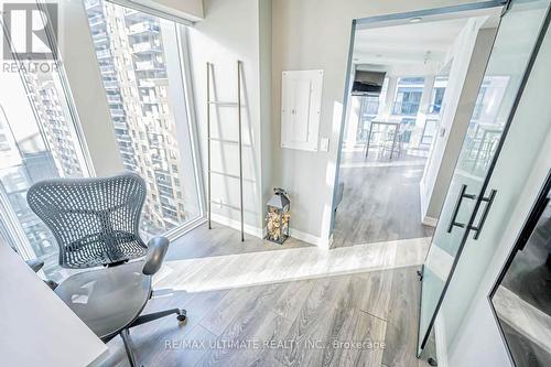 1012 - 60 Shuter Street, Toronto, ON - Indoor Photo Showing Bathroom