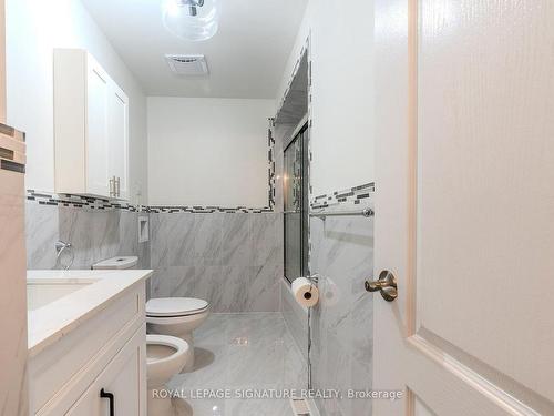 116 Sentinel Rd, Toronto, ON - Indoor Photo Showing Bathroom