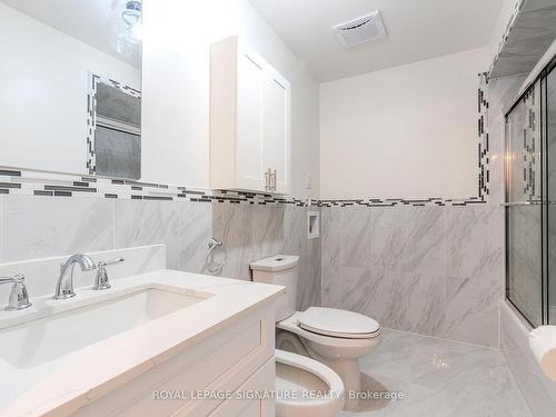 116 Sentinel Rd, Toronto, ON - Indoor Photo Showing Bathroom