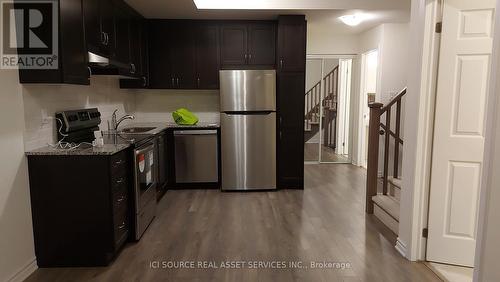 327 - 2787 Eglinton Avenue E, Toronto, ON - Indoor Photo Showing Kitchen