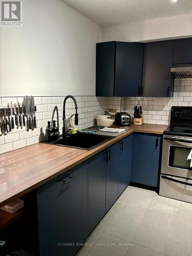 302 - 138 Somerset Street W, Ottawa, ON - Indoor Photo Showing Kitchen