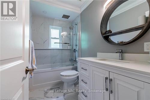 7027 Garden Street, Niagara Falls, ON - Indoor Photo Showing Bathroom