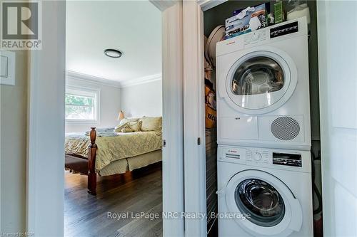 7027 Garden Street, Niagara Falls, ON - Indoor Photo Showing Laundry Room