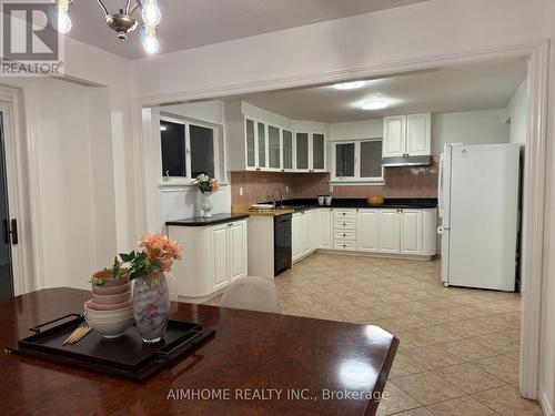 40 Axsmith. Crescent, Toronto, ON - Indoor Photo Showing Kitchen