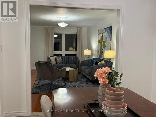 40 Axsmith. Crescent, Toronto, ON - Indoor Photo Showing Living Room