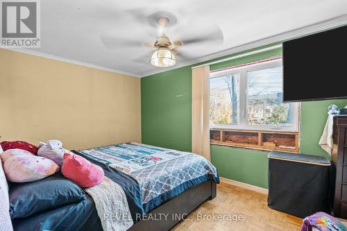 47 Barnesdale Avenue N, Hamilton, ON - Indoor Photo Showing Bedroom