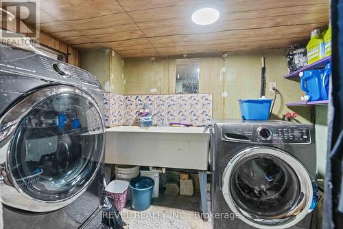 47 Barnesdale Avenue N, Hamilton, ON - Indoor Photo Showing Laundry Room