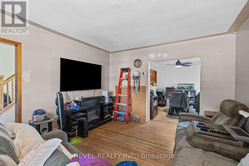 47 Barnesdale Avenue N, Hamilton, ON - Indoor Photo Showing Other Room